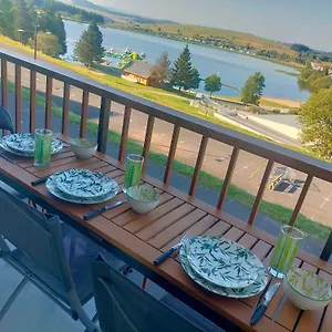 Situe En Plein Centre A Deux Pas Des Pistes. Appartement
